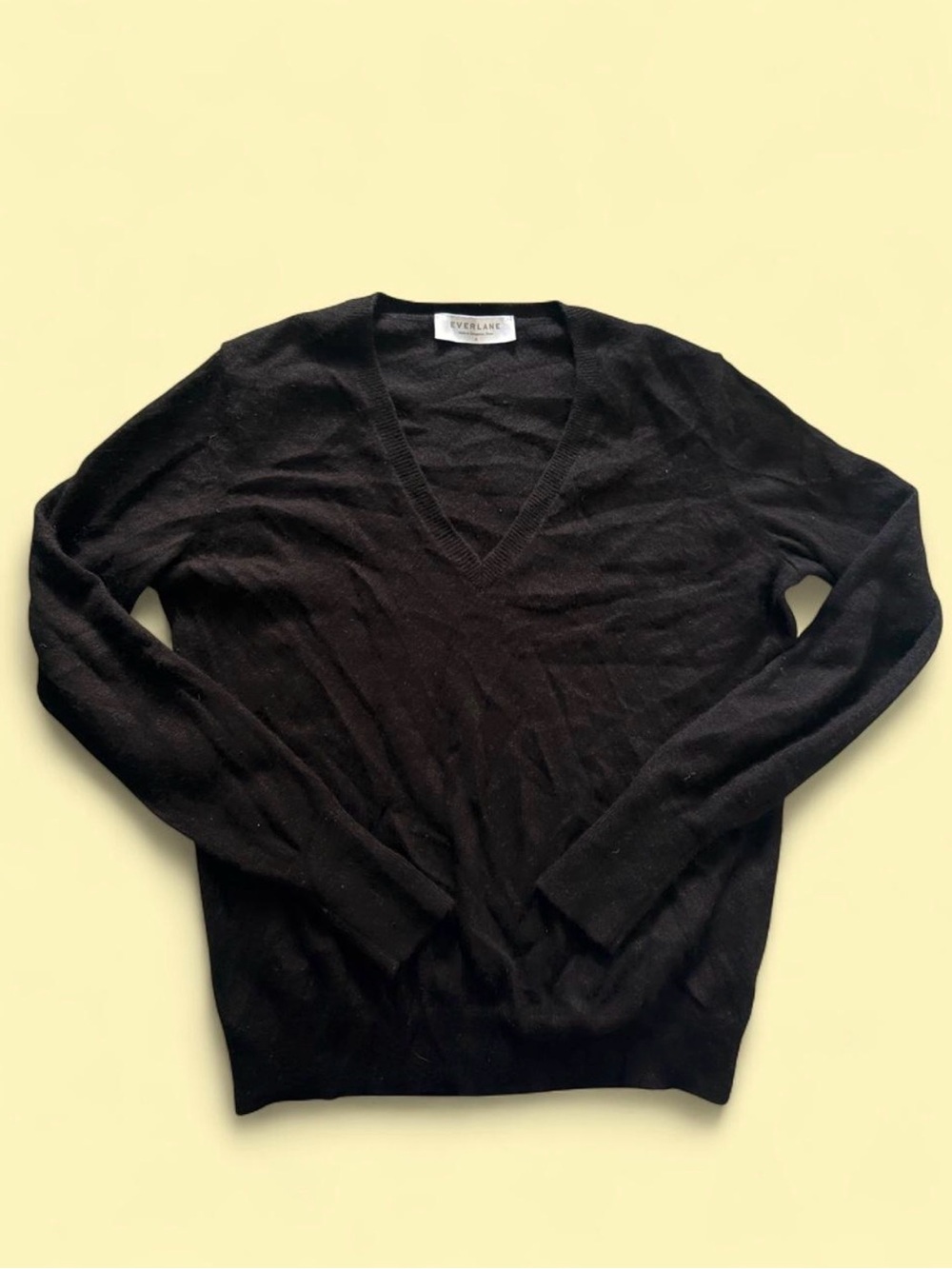 Everlane Women’s Black Cashmere V-Neck Sweater
